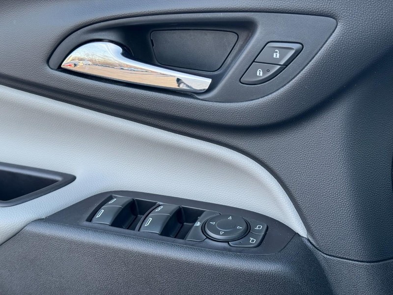 Chevrolet Equinox Vehicle Full-screen Gallery Image 22