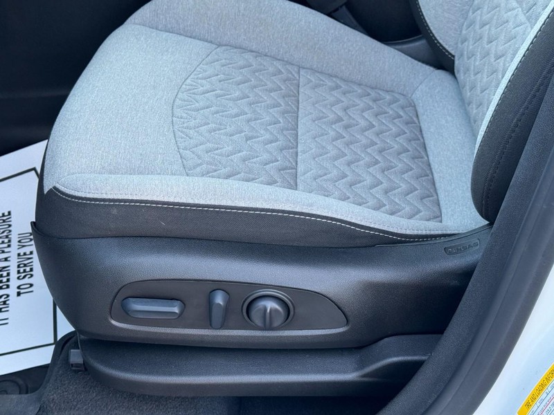 Chevrolet Equinox Vehicle Full-screen Gallery Image 23