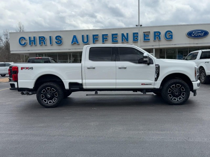Ford Super Duty F-350 SRW Vehicle Full-screen Gallery Image 01