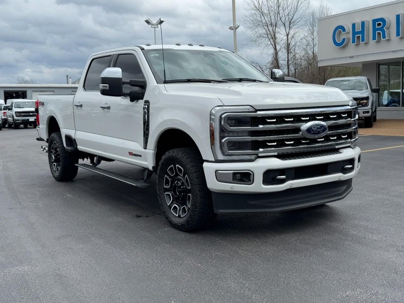 Ford Super Duty F-350 SRW Vehicle Full-screen Gallery Image 02