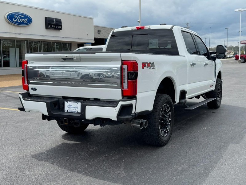 Ford Super Duty F-350 SRW Vehicle Full-screen Gallery Image 03