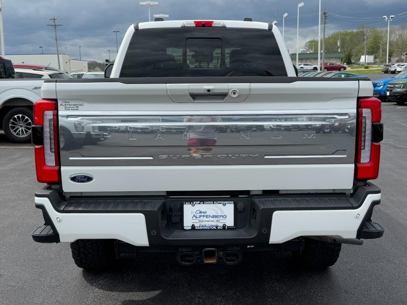Ford Super Duty F-350 SRW Vehicle Full-screen Gallery Image 04