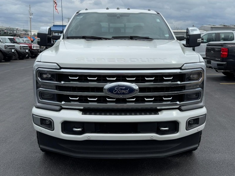Ford Super Duty F-350 SRW Vehicle Full-screen Gallery Image 09