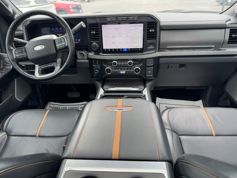 Ford Super Duty F-350 SRW Vehicle Full-screen Gallery Image 11