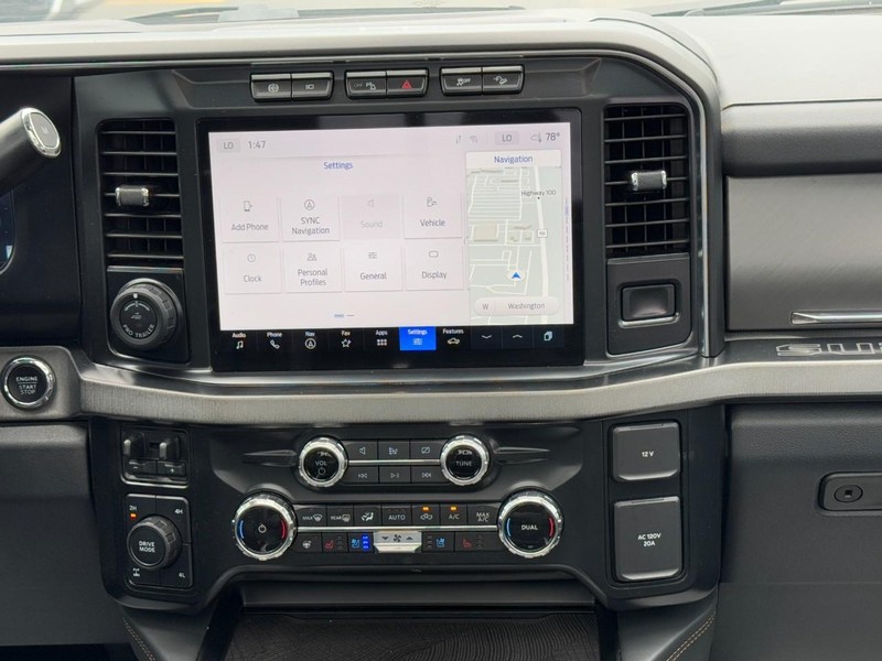 Ford Super Duty F-350 SRW Vehicle Full-screen Gallery Image 13