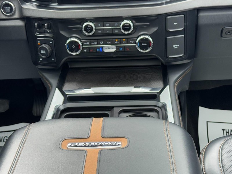 Ford Super Duty F-350 SRW Vehicle Full-screen Gallery Image 14