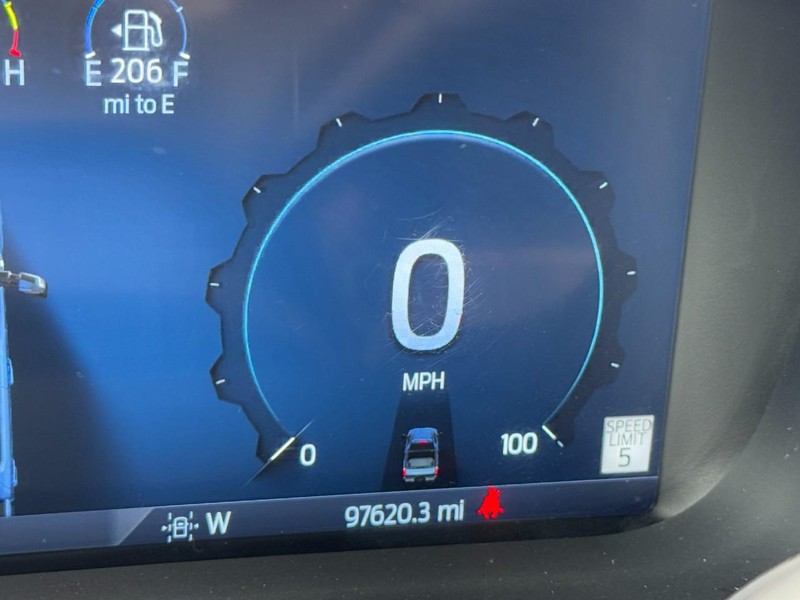 Ford Super Duty F-350 SRW Vehicle Full-screen Gallery Image 19