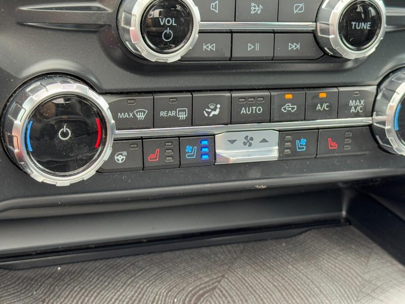 Ford Super Duty F-350 SRW Vehicle Full-screen Gallery Image 20
