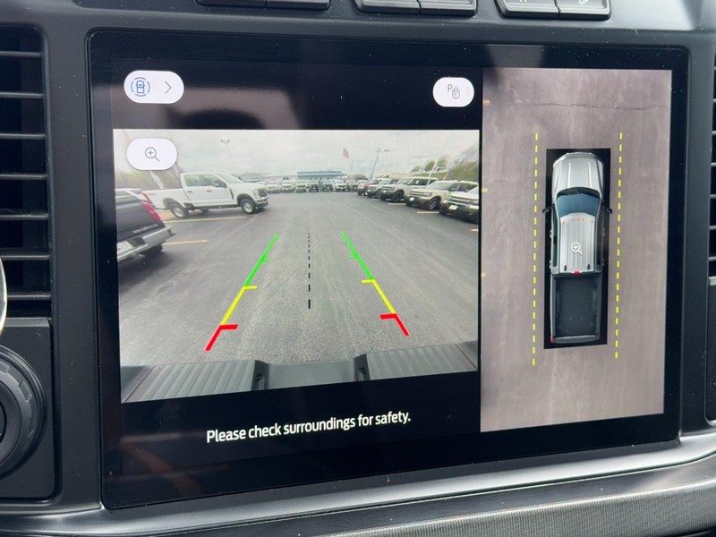 Ford Super Duty F-350 SRW Vehicle Full-screen Gallery Image 22