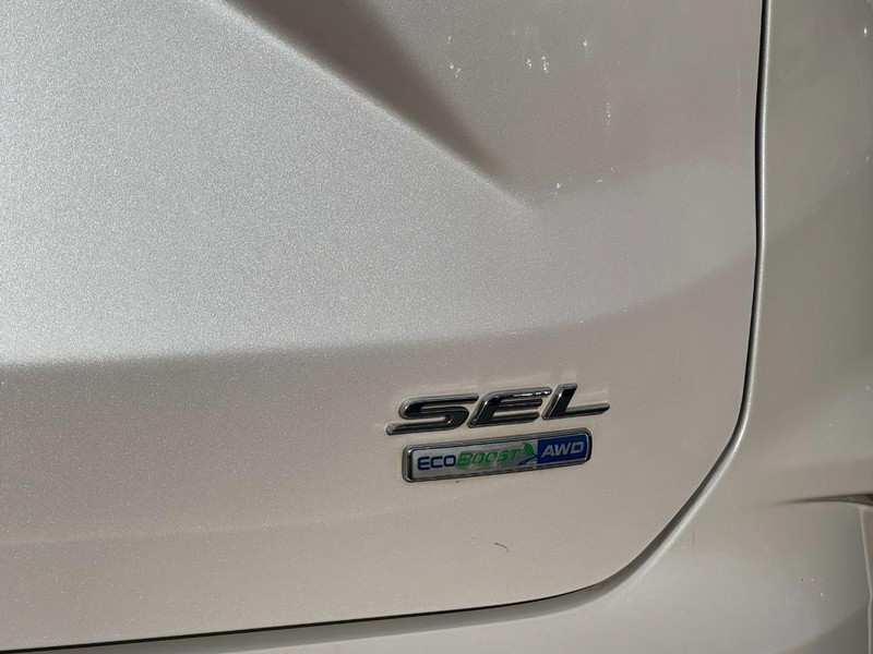 Ford Edge Vehicle Full-screen Gallery Image 04