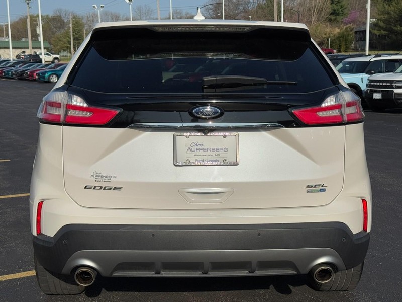 Ford Edge Vehicle Full-screen Gallery Image 05