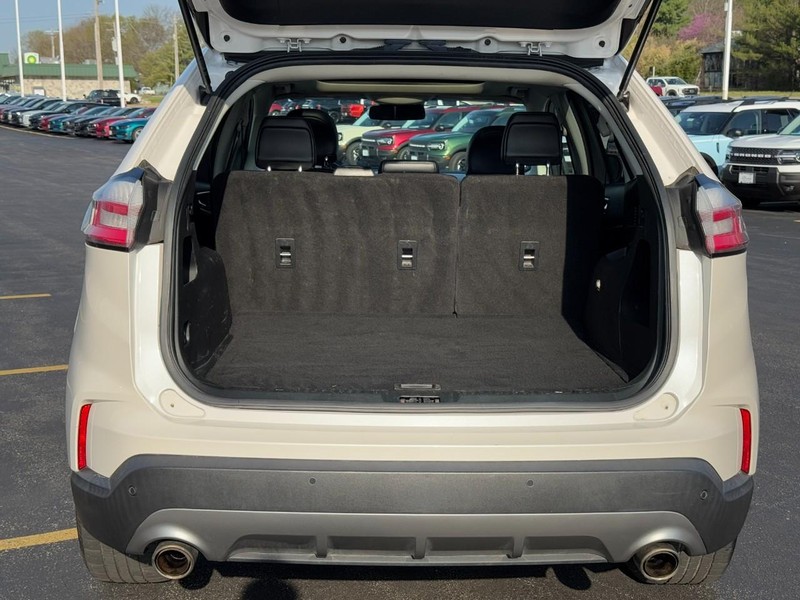 Ford Edge Vehicle Full-screen Gallery Image 06