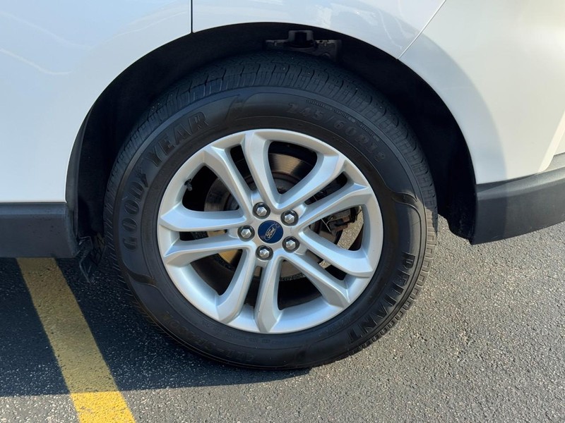 Ford Edge Vehicle Full-screen Gallery Image 08