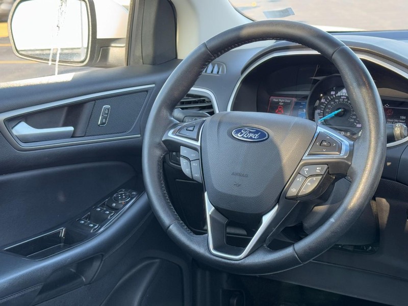Ford Edge Vehicle Full-screen Gallery Image 13