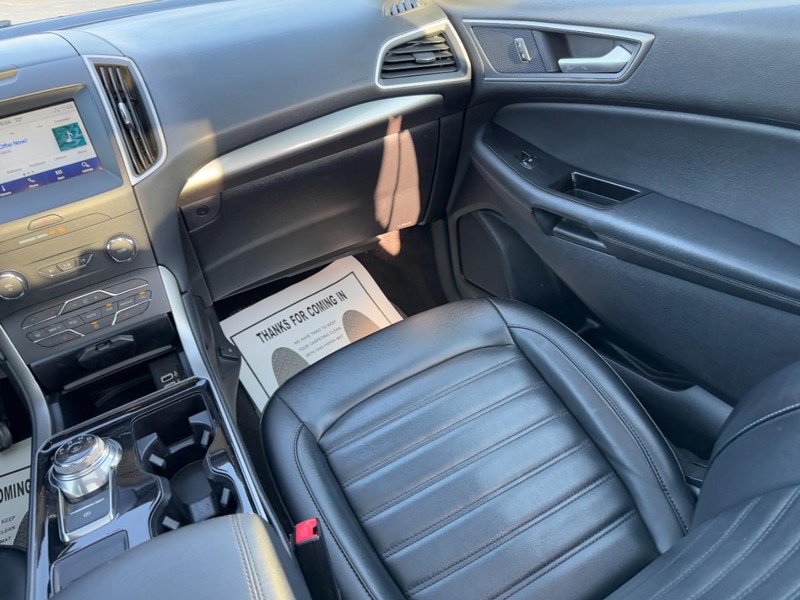 Ford Edge Vehicle Full-screen Gallery Image 16