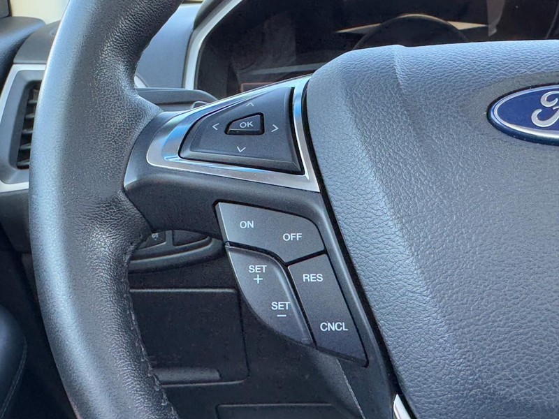 Ford Edge Vehicle Full-screen Gallery Image 17