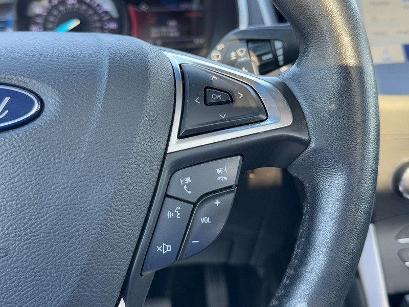 Ford Edge Vehicle Full-screen Gallery Image 18