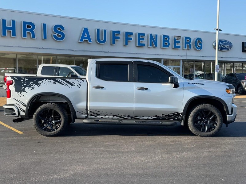 Chevrolet Silverado 1500 LTD Vehicle Full-screen Gallery Image 01