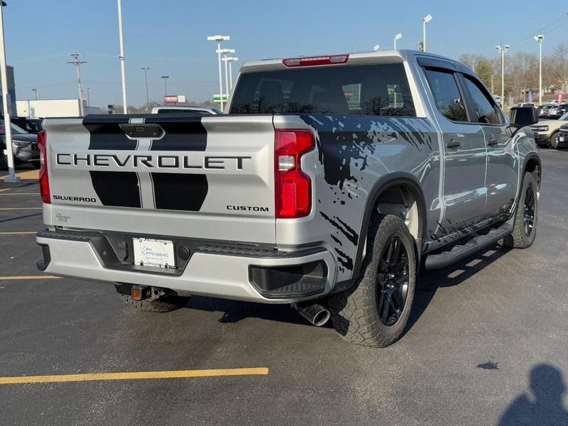 Chevrolet Silverado 1500 LTD Vehicle Full-screen Gallery Image 03