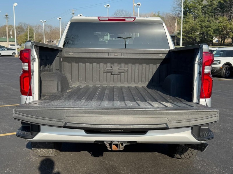 Chevrolet Silverado 1500 LTD Vehicle Full-screen Gallery Image 05
