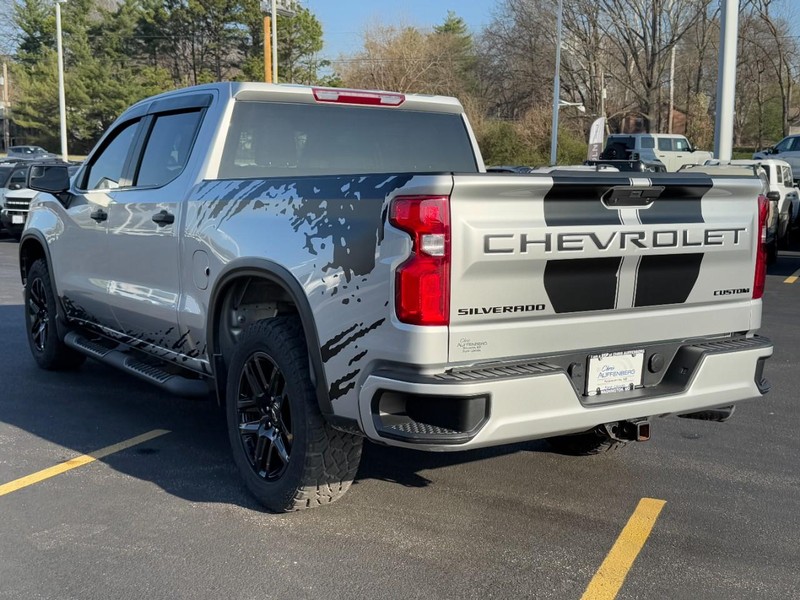 Chevrolet Silverado 1500 LTD Vehicle Full-screen Gallery Image 07