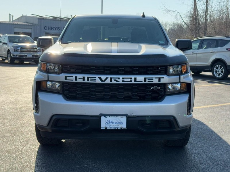 Chevrolet Silverado 1500 LTD Vehicle Full-screen Gallery Image 10