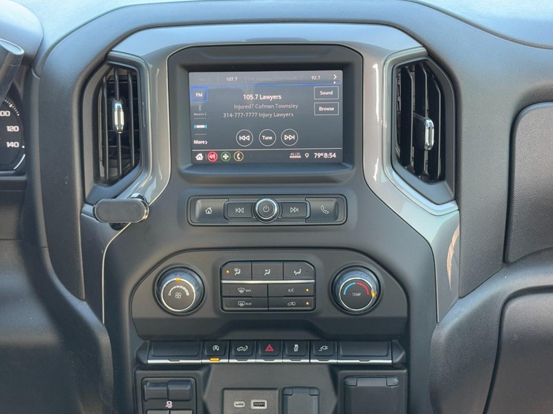 Chevrolet Silverado 1500 LTD Vehicle Full-screen Gallery Image 14