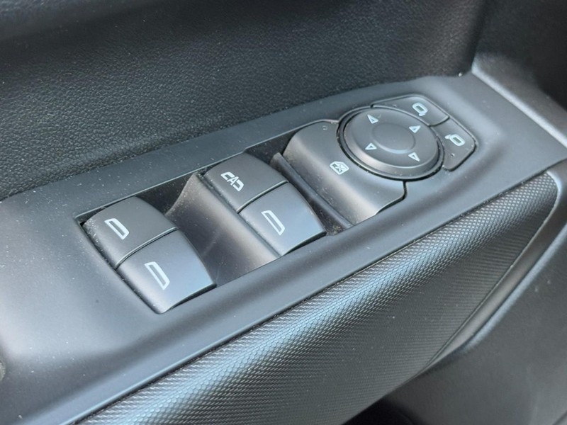 Chevrolet Silverado 1500 LTD Vehicle Full-screen Gallery Image 21