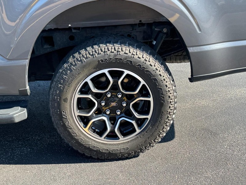Ford F-150 Vehicle Full-screen Gallery Image 07