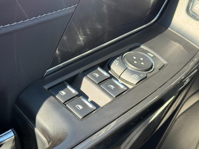 Ford F-150 Vehicle Full-screen Gallery Image 22