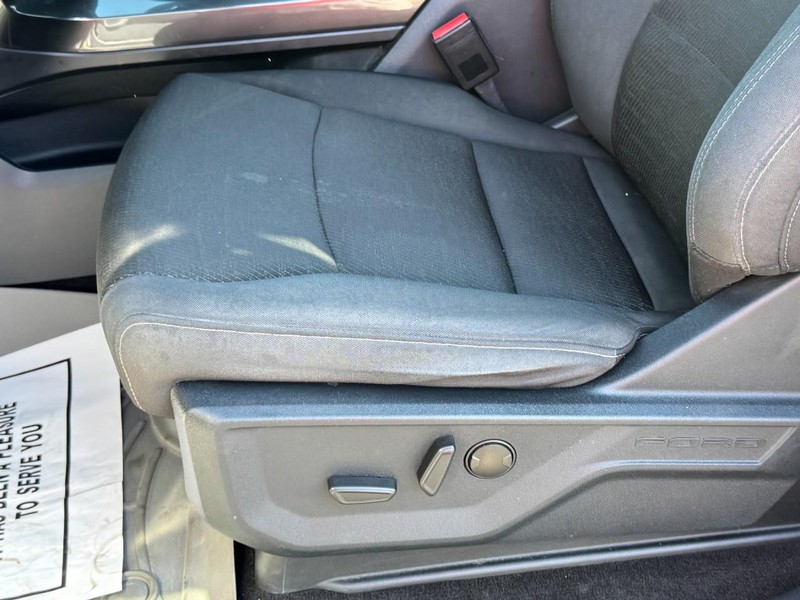 Ford F-150 Vehicle Full-screen Gallery Image 23