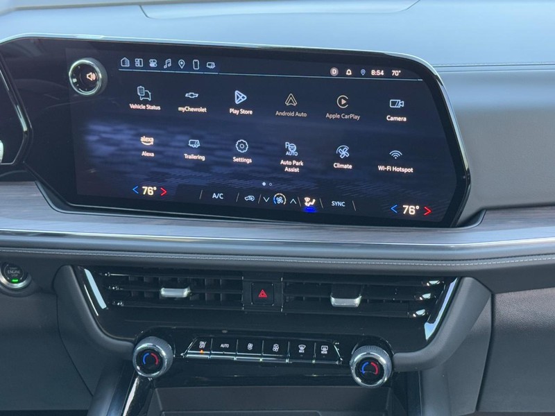 Chevrolet Suburban Vehicle Full-screen Gallery Image 14