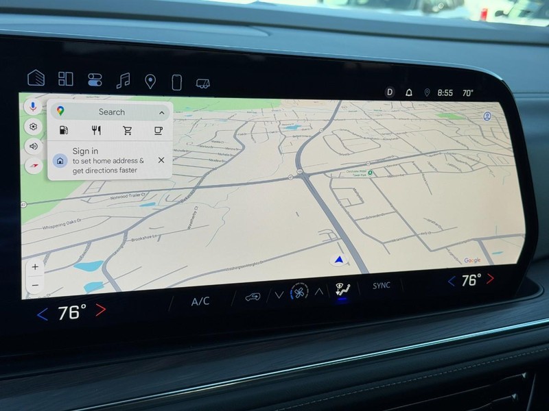 Chevrolet Suburban Vehicle Full-screen Gallery Image 20