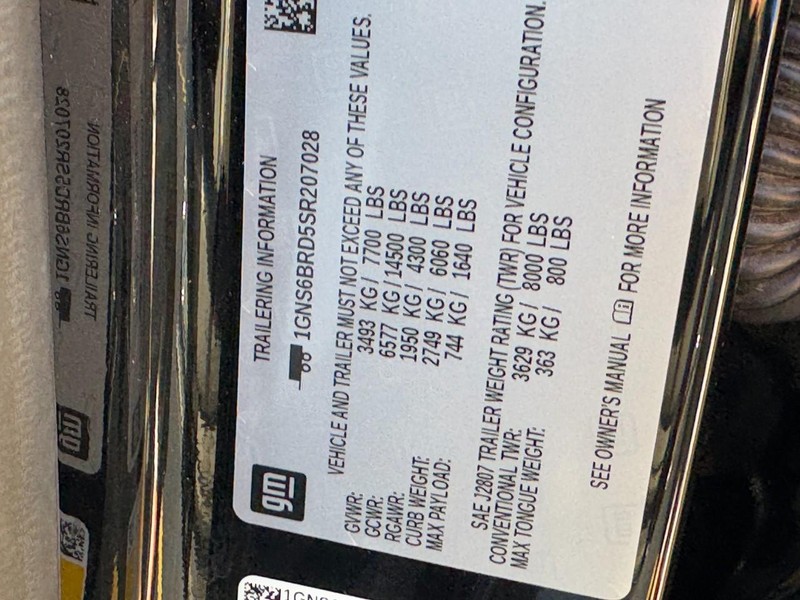 Chevrolet Suburban Vehicle Full-screen Gallery Image 24