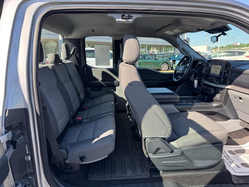 Ford F-150 Vehicle Full-screen Gallery Image 10