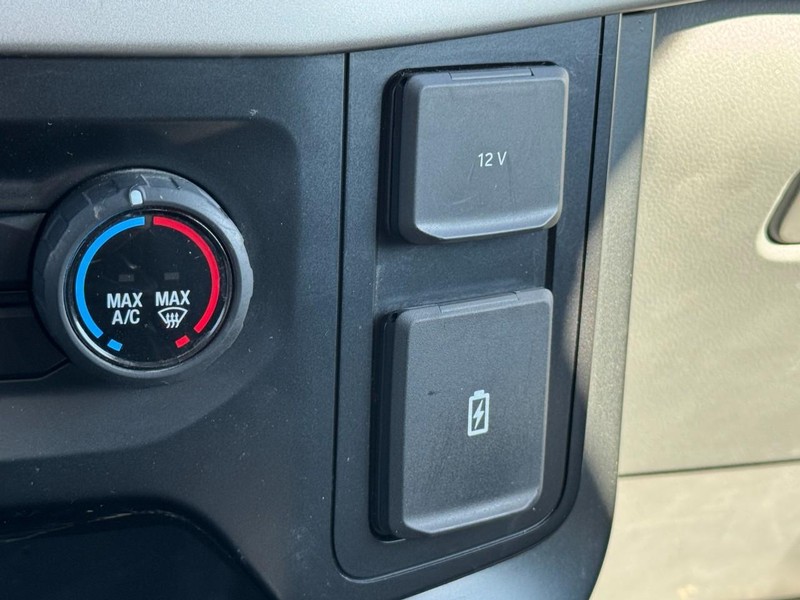 Ford F-150 Vehicle Full-screen Gallery Image 19