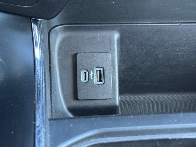 Ford F-150 Vehicle Full-screen Gallery Image 20