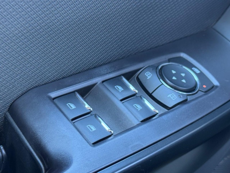 Ford F-150 Vehicle Full-screen Gallery Image 22