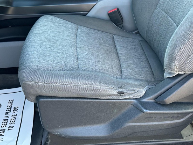 Ford F-150 Vehicle Full-screen Gallery Image 23