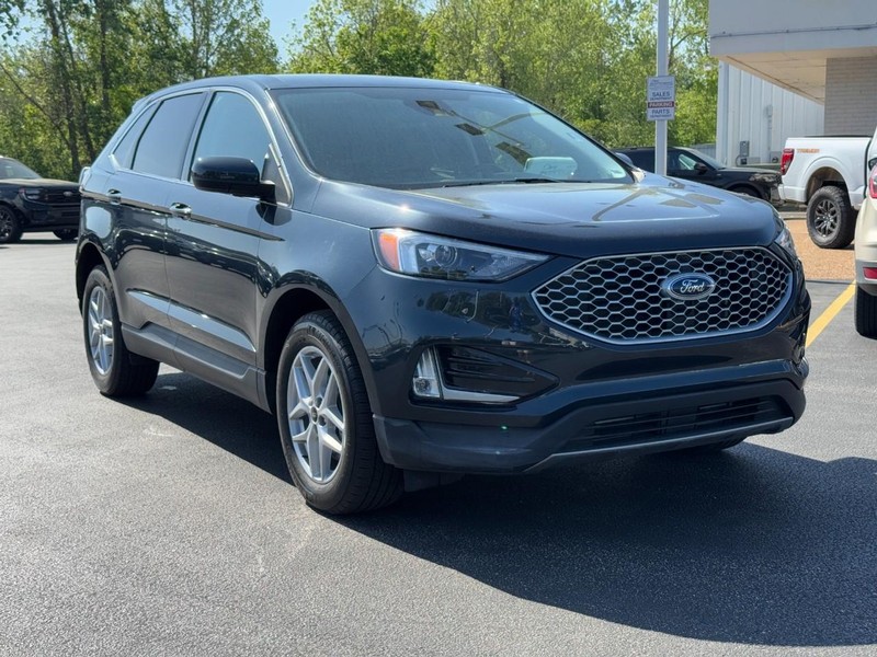 Ford Edge Vehicle Full-screen Gallery Image 02