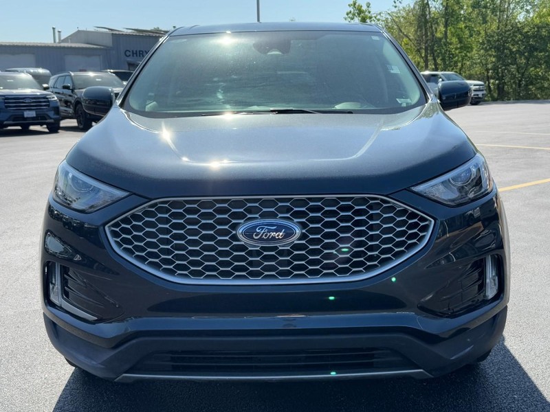 Ford Edge Vehicle Full-screen Gallery Image 09