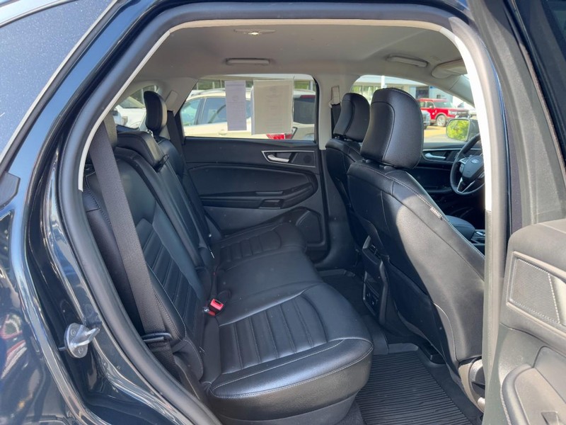Ford Edge Vehicle Full-screen Gallery Image 10