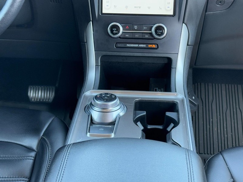 Ford Edge Vehicle Full-screen Gallery Image 14