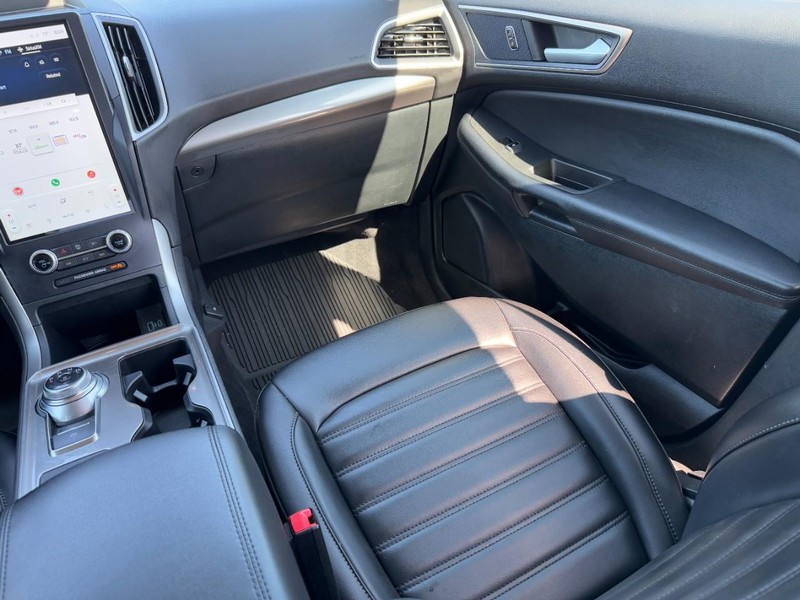 Ford Edge Vehicle Full-screen Gallery Image 15