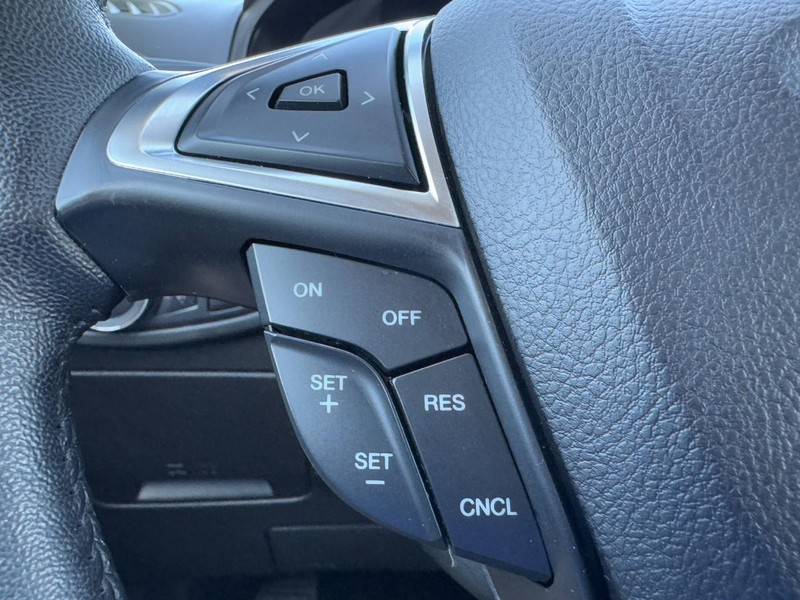 Ford Edge Vehicle Full-screen Gallery Image 16