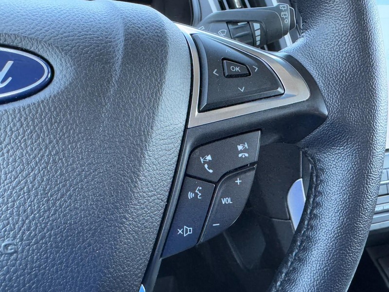 Ford Edge Vehicle Full-screen Gallery Image 17