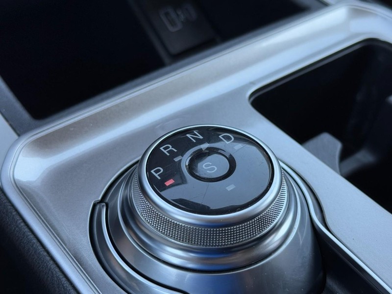 Ford Edge Vehicle Full-screen Gallery Image 19