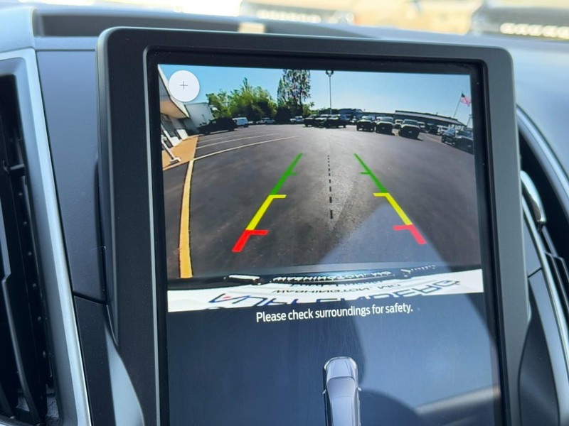 Ford Edge Vehicle Full-screen Gallery Image 21