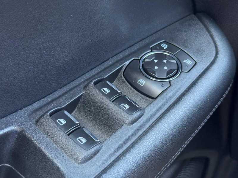 Ford Edge Vehicle Full-screen Gallery Image 22
