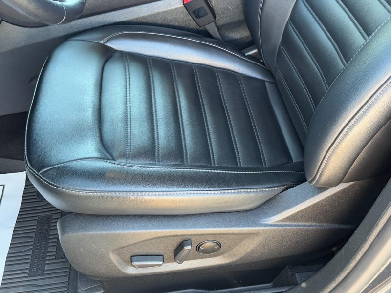 Ford Edge Vehicle Full-screen Gallery Image 23